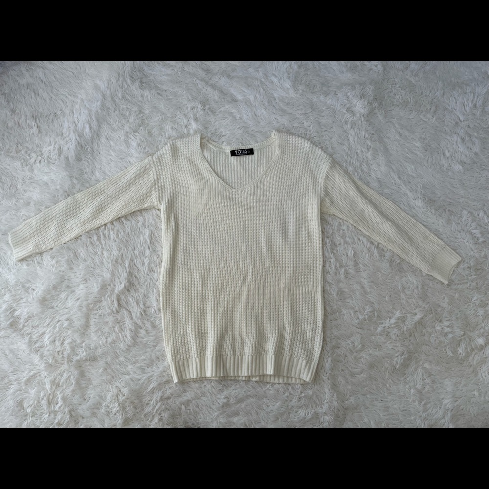 Cream long sleeve sweater.
